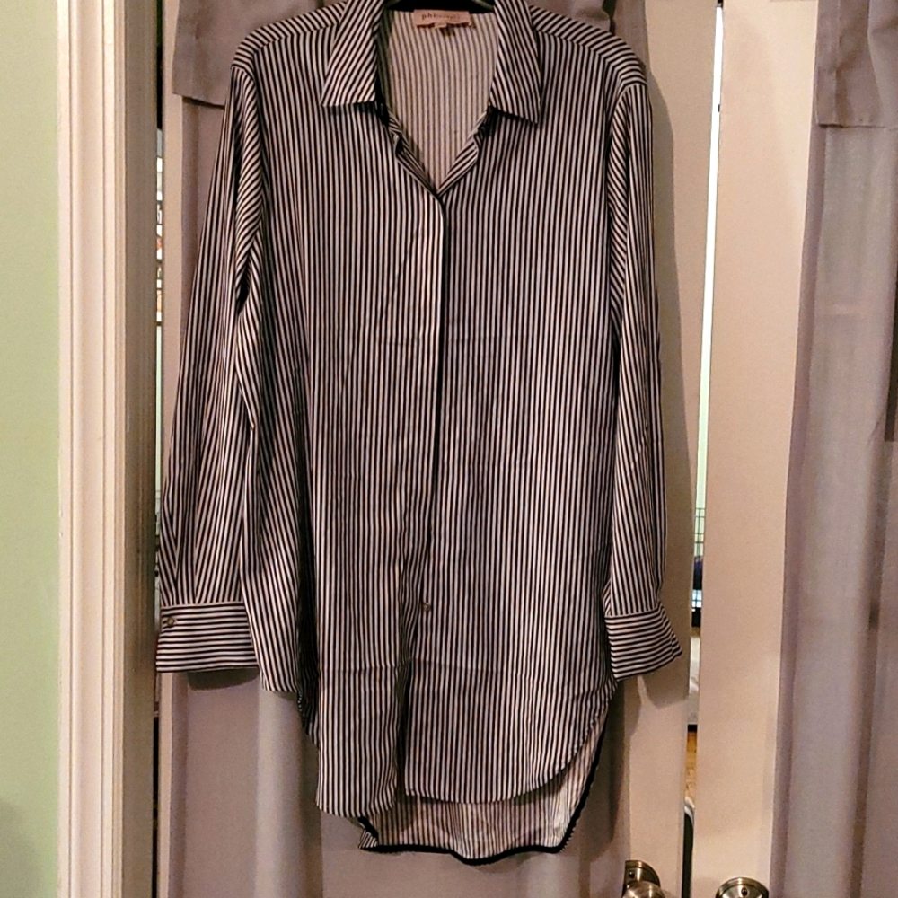 Women's Philosophy XL black pinstriped blouse/bundle a with another 2/$25 item